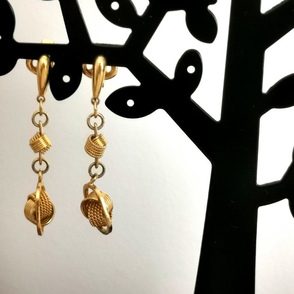 Vintage Gold Tone Clip on Earrings - Picture 8 of 8